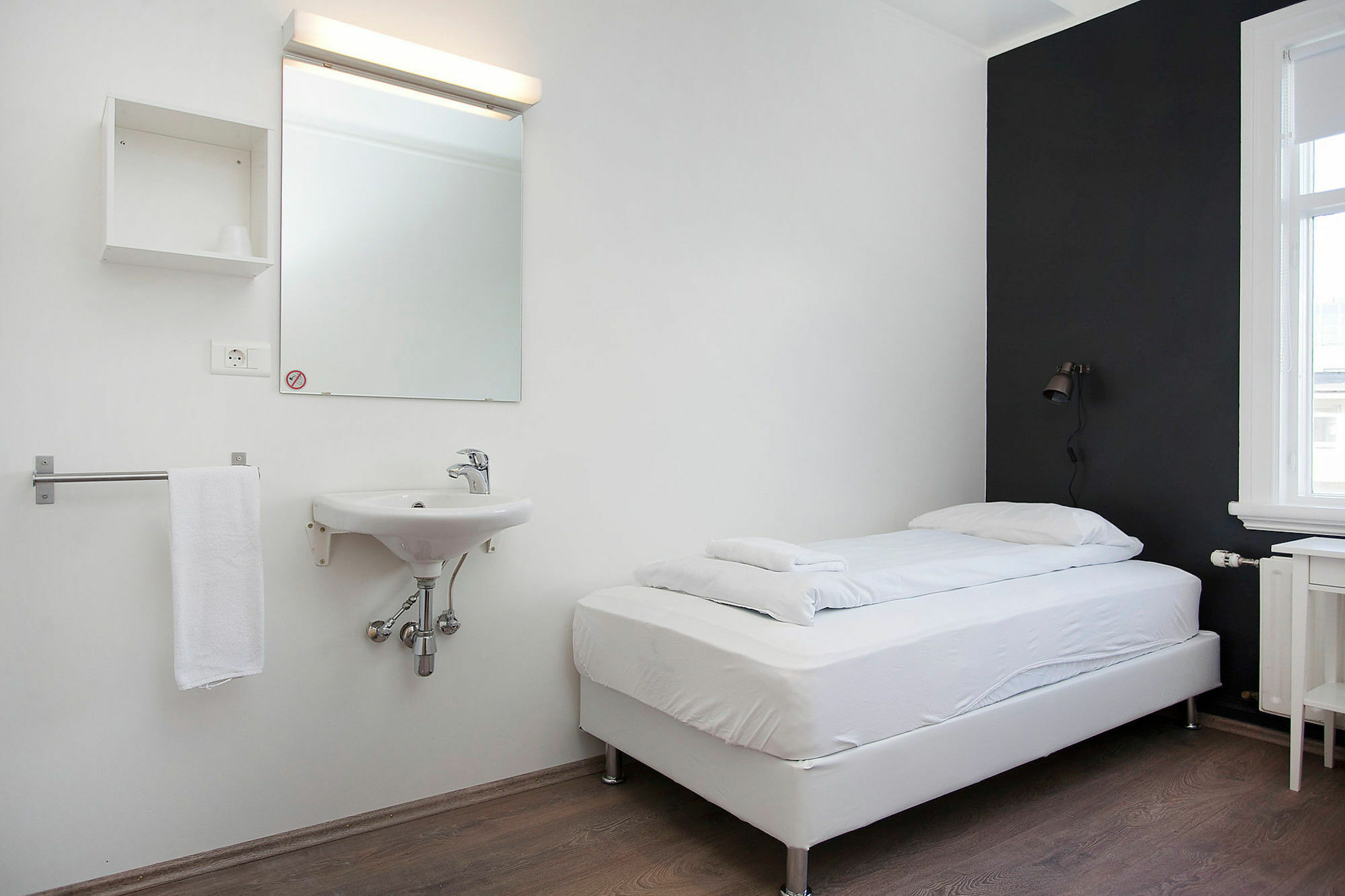 Apotek Guesthouse Акурейри Экстерьер фото