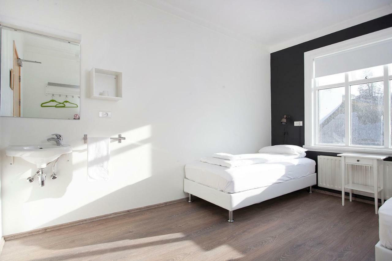 Apotek Guesthouse Акурейри Экстерьер фото