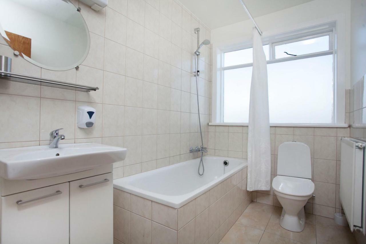 Apotek Guesthouse Акурейри Экстерьер фото