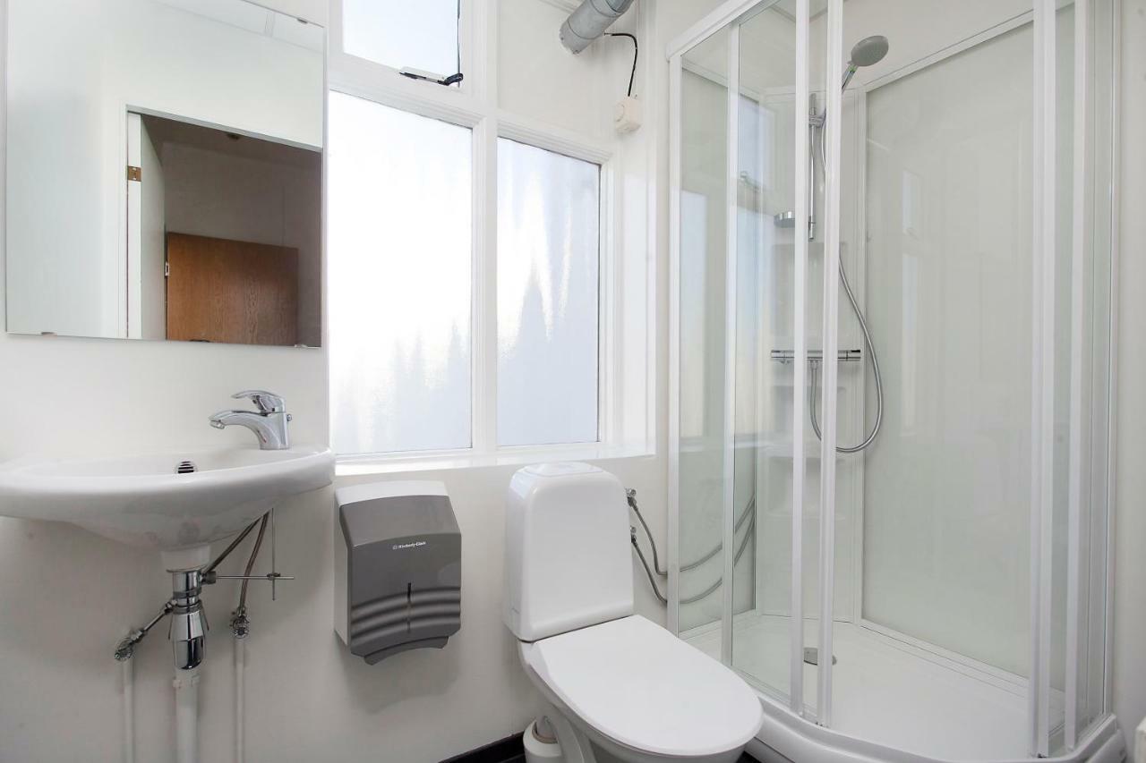 Apotek Guesthouse Акурейри Экстерьер фото