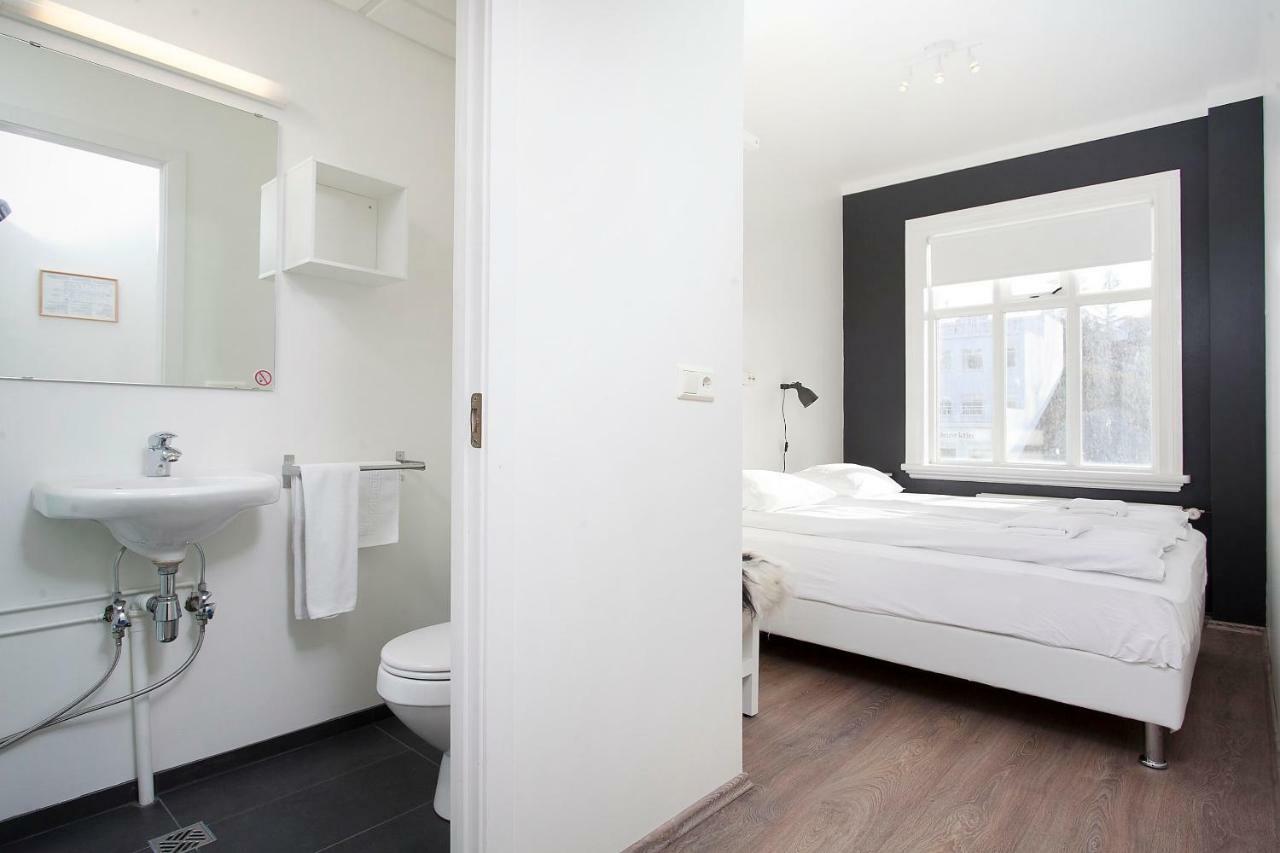 Apotek Guesthouse Акурейри Экстерьер фото